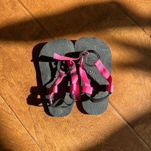Unshoes Keota kids barefoot sandals